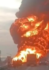 Mersin'de Facianın Eşiğinden D&ouml;n&uuml;ld&uuml;: Akaryakıt Y&uuml;kl&uuml; Tanker Alev Alev Yandı!