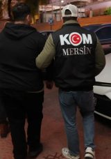 Mersin'de R&uuml;şvet ve Resmi Belgede Sahtecilik Operasyonu: 11 Kişi Tutuklandı