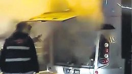 Metrob&uuml;ste Yangın Paniği