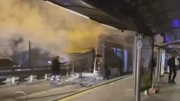 Metrob&uuml;ste Yangın Paniği: Yolcular Hızla Tahliye Edildi!