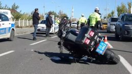 Motosiklet Kamyona Çarptı! Kazada 1 Polis Yaralandı