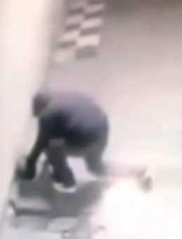 Motosikletli İki Şüpheli Gece Bir İş Yerine Patlayıcı İle Saldırdı