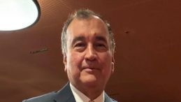 Murat Ülker'in Turuncu Kravatı Dikkat Çekti! Kadına Şiddete Karşı Anlamlı Mesaj