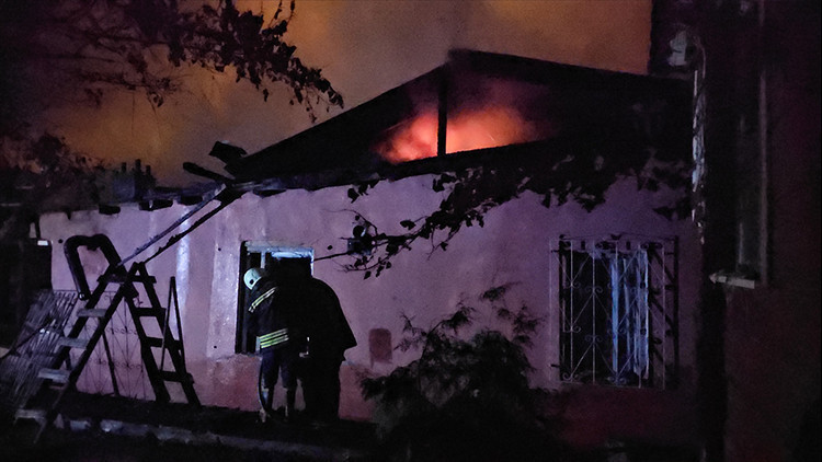 Müstakil Evde Yangın: 4 Kişi Kurtarıldı, 2'si Çocuk