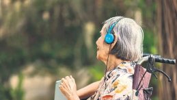 M&uuml;zik Dinlemenin Demans &Uuml;zerindeki Etkisi