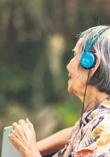 M&uuml;zik Dinlemenin Demans &Uuml;zerindeki Etkisi