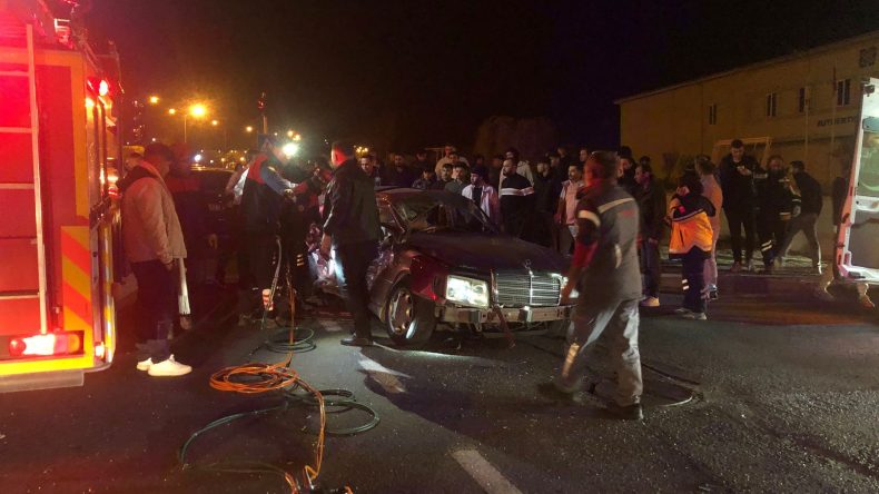 Nevşehir'de Tur Otobüsü ve Otomobil Çarpıştı: 2 Kişi Hayatını Kaybetti