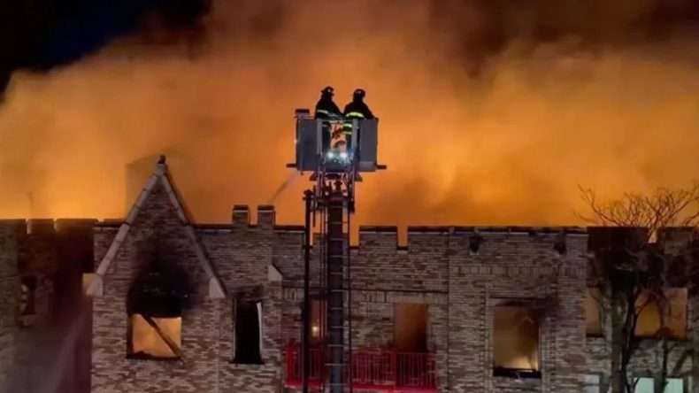 New York’ta Araç Patladı: 7 İtfaiyeci Yaralandı