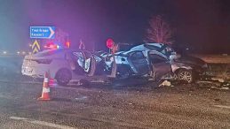 Niğde'de İki Araç Çarpıştı: 3 Kişi Hayatını Kaybetti, 6 Kişi Yaralandı