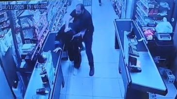 Oğlunu darbettiğini iddia ettiği market &ccedil;alışanını yumruklayıp tekmeledi! İfadesi ortaya &ccedil;ıktı