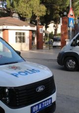 Okul &Ouml;n&uuml;ndeki Tartışma Kanlı Sona Erdi: 2 &Ouml;ğrenci Yaralandı