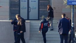 Okulda S&uuml;lf&uuml;r Gazı İhbarı: Eğitime Ara Verildi