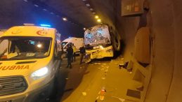 Osmaniye&rsquo;de Kaza: Yolcu Otob&uuml;s&uuml; ile TIR &Ccedil;arpıştı, 5 Yaralı