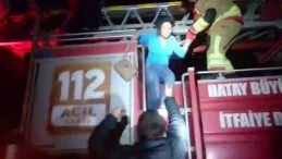 Oto Galeride Çıkan Yangın: İki Çalışan Hayatını Kaybetti, 14 Kişi Dumandan Etkilendi