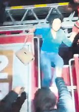 Oto galeride yangın faciası: 2 ölü