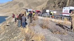 Otomobil Baraja D&uuml;şt&uuml;: 3 Kişinin İ&ccedil;inde Bulunduğu Ara&ccedil;tan 1 Cansız Bedene Ulaşıldı