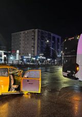 Otomobil ve Otob&uuml;s &Ccedil;arpıştı: 1'i Ağır 3 Yaralı!