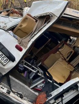 Öğrenci Servisi Uçuruma Düştü: 13'ü Öğrenci 14 Yaralı