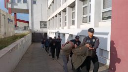 &Ouml;nce dolandırdılar, ardından helallik istediler!