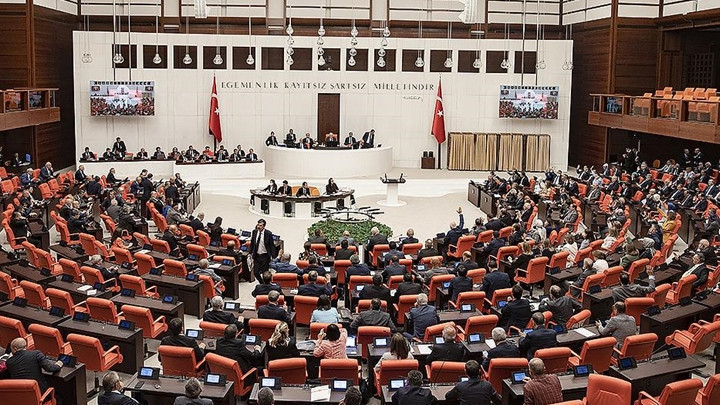 &Ouml;zg&uuml;r &Ouml;zel'in de Aralarında Olduğu 11 Milletvekilinin Dokunulmazlık Dosyası TBMM'de