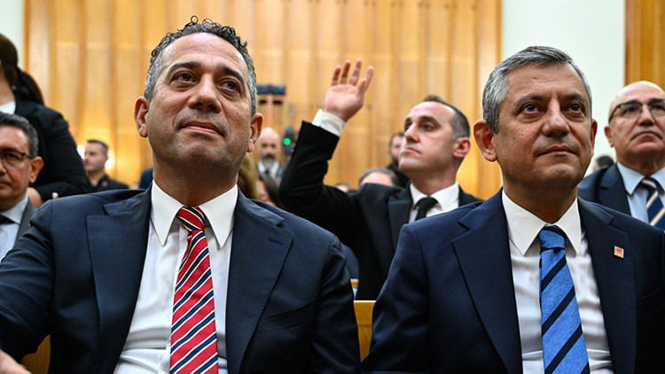 Özgür Özel'in de Yer Aldığı 12 Milletvekili için Dokunulmazlık Başvurusu Yapıldı