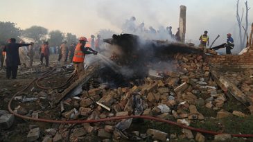 Pakistan&rsquo;da korkun&ccedil; patlama: Havai fişek fabrikası havaya u&ccedil;tu