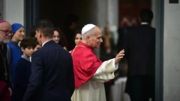 Papa 14. Leo T&uuml;rkiye Ziyaretinin 2. G&uuml;n&uuml;nde: Saint Esprit Katedrali'ni Ziyaret Etti!