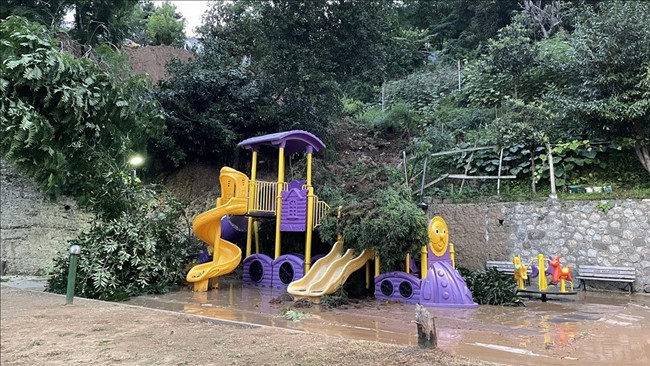 Parkta Eğlenen D&ouml;rt &Ccedil;ocuk Elektrik Akımına Kapıldı!