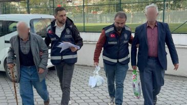 Parkta Uygunsuz Davranışta Bulunan İki Kişi G&ouml;zaltına Alındı
