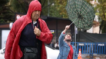 Pastırma sıcakları sona eriyor; g&ouml;k g&uuml;r&uuml;lt&uuml;l&uuml; sağanak yağmur geliyor! Meteoroloji a&ccedil;ıkladı: Yarın başlıyor | 34 ilde kuvvetli yağış uyarısı