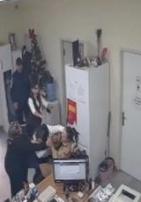 Pendik'te Şaşırtan Olay: Muhtarlıkta 'Belge' Tartışması Kameralara Yansıdı