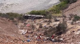 Peru’da Korkunç Kaza: Yolcu Otobüsü Uçurumdan Düştü! 37 Kişi Hayatını Kaybetti