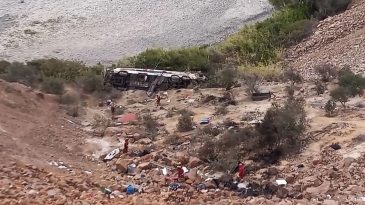 Peru&rsquo;da Korkun&ccedil; Kaza: Yolcu Otob&uuml;s&uuml; U&ccedil;urumdan D&uuml;şt&uuml;! 37 Kişi Hayatını Kaybetti