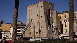 Restorasyon Felaketi: Roma'da 800 Yıllık Kule İşçilerin Üzerine Yıkıldı