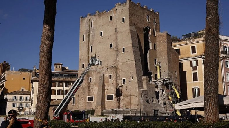 Restorasyon Felaketi: Roma'da 800 Yıllık Kule İşçilerin Üzerine Yıkıldı