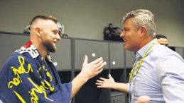 Sadettin Saran, Derbi Zaferi Sonrası Soyunma Odasında!