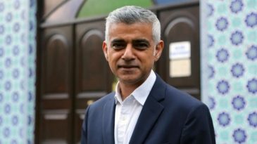 Sadiq Khan, New York&rsquo;un İlk M&uuml;sl&uuml;man Belediye Başkanını Tebrik Etti