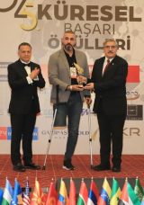 Sağ Ayağını Kaybeden Filistinli Gazeteciye Yılın &lsquo;Gazetecilik&rsquo; &Ouml;d&uuml;l&uuml;