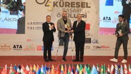 Sağ Ayağını Kaybeden Filistinli Gazeteciye Yılın &lsquo;Gazetecilik&rsquo; &Ouml;d&uuml;l&uuml;