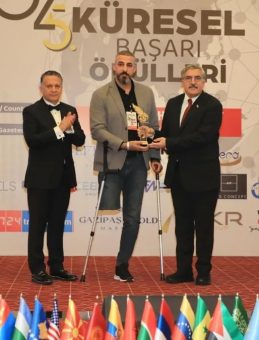 Sağ Ayağını Kaybeden Filistinli Gazeteciye Yılın ‘Gazetecilik’ Ödülü