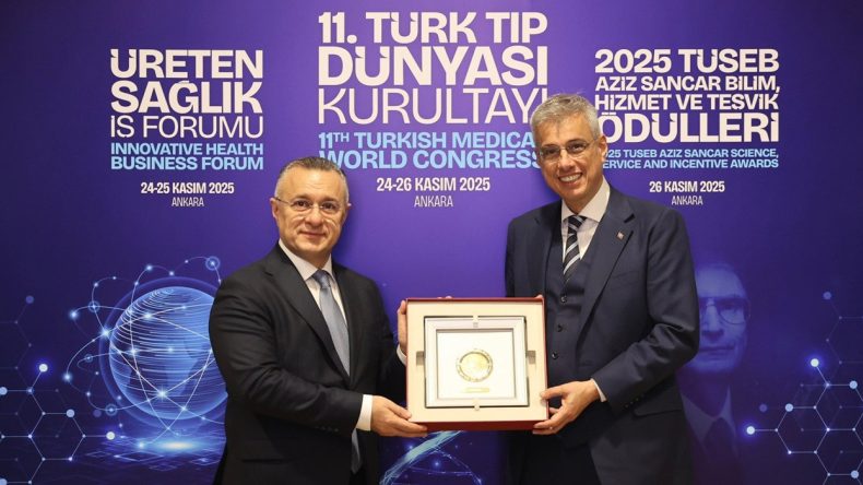Sağlık Bakanı Memişoğlu, 11. T&uuml;rk Tıp D&uuml;nyası Kurultayı'nda mevkidaşları ile g&ouml;r&uuml;şt&uuml;