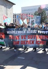 Sağlık &Ccedil;alışanları, Gazze İ&ccedil;in 103 Haftadır Y&uuml;r&uuml;y&uuml;şte