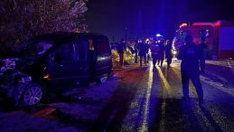 Sakarya'da İki Hafif Ticari Ara&ccedil; &Ccedil;arpıştı: 1 &Ouml;l&uuml;, 2 Yaralı