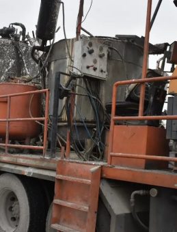 Sakarya'da Korkutan Olay: Şerit Çizme Makinesinin Kazanı Patladı! 2 İşçi Yaralandı