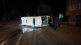Samsun'da Feci Kaza: Otomobille Hasta Taşıyan Ambulans &Ccedil;arpıştı: 5 Yaralı