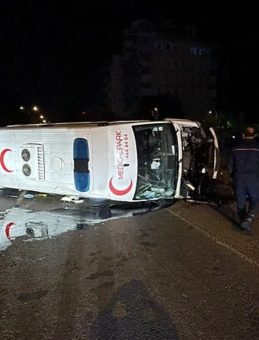 Samsun'da Feci Kaza: Otomobille Hasta Taşıyan Ambulans Çarpıştı: 5 Yaralı