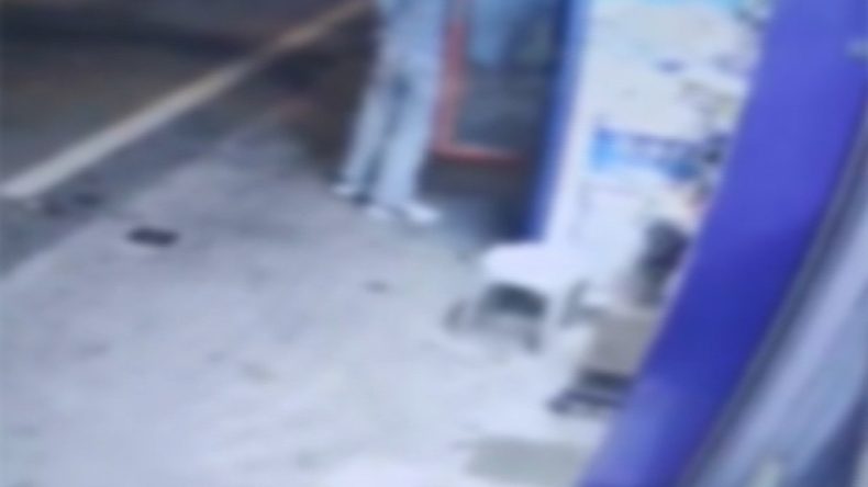 Sarıyer'de &Ouml;p&uuml;c&uuml;kl&uuml; Hırsızlık! &Ccedil;ocuğu &Ouml;nce Darp Etti, Sonra Başına Silah Dayadı