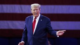 Se&ccedil;im M&uuml;dahalesi Su&ccedil;laması: Savcı Trump&rsquo;ın Georgia Davasını Kapatma Kararı Aldı