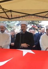 Şehit Eşinin S&ouml;zleri Y&uuml;rekleri Dağladı: "Dik tut oğlum başını, senin baban kahraman"