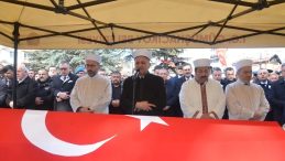 Şehit Eşinin S&ouml;zleri Y&uuml;rekleri Dağladı: "Dik tut oğlum başını, senin baban kahraman"